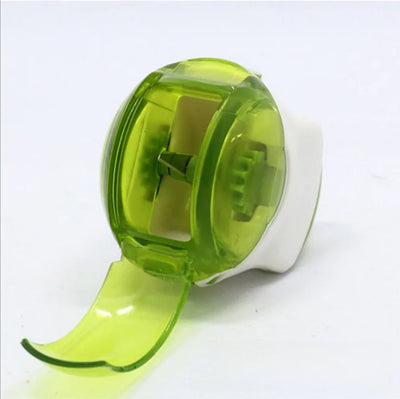 Manual Mini Garlic Chopper - Creative Kitchen Tool